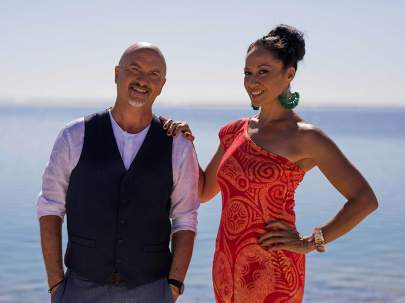 Pacific-Island-Food-Revolution-host-Robert-Oliver-is-joined-by-Samoa-co-host-Dora-Rossi-thumbnail